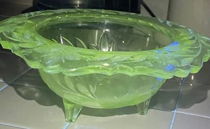 Tiffin Large Clear Glass Three Legged Bowl w/ Shaggy Daisy Design, Glows Green - Picture 1 of 6