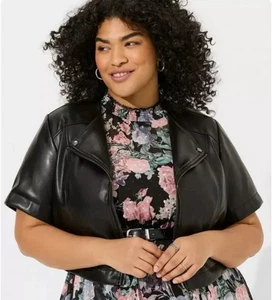 Torrid Cropped Moto Jacke Damen Gr. 4x Schwarz Kunstleder Kurzarm Reißverschluss Neu - Bild 1 von 8