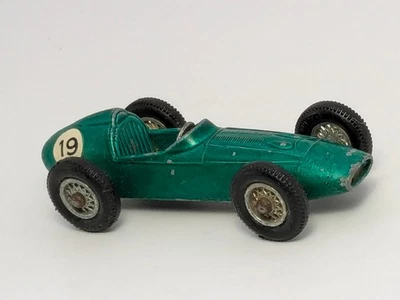 Vintage Matchbox Lesney Aston Martin DBR5 green No.19 Race Car Diecast - Image 1 of 4
