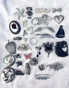 Lote de 30+ broches/alfileres de joyería de novedad tono plata: florales, pájaros, moda MÁS - Imagen 1 de 9