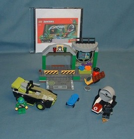 JUNIORS, TMNT: TURTLE LAIR SET 10699 - LEGO - 2014 - USED
