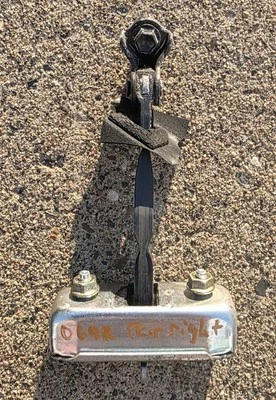 Brazo bisagra tope puerta pasajero trasero derecho Toyota 4Runner 2003-2009 OEM Foto 1 de 3