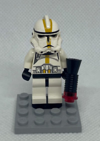 LEGO Star Wars (7655) Phase 2 327th Clone Trooper Minifigure Yellow sw0128a