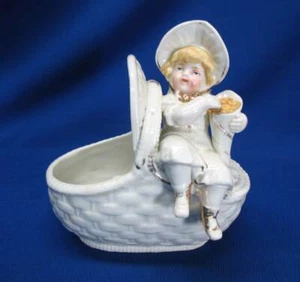 SCHAFER VATER MATCH BOX, STRIKER , VESTS GIRL ON WICKER BASKET - Picture 1 of 6