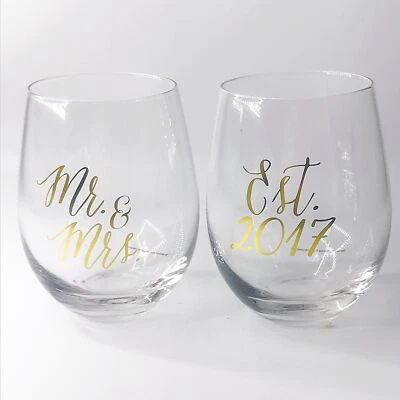 Conjunto de 2 taças de vinho Mr & Mrs - Est 2017 torta de lama aniversário sem haste - Imagem 1 de 3