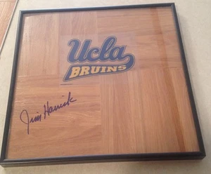 Tablero enmarcado firmado UCLA Bruins JIM HARRICK - Imagen 1 de 1