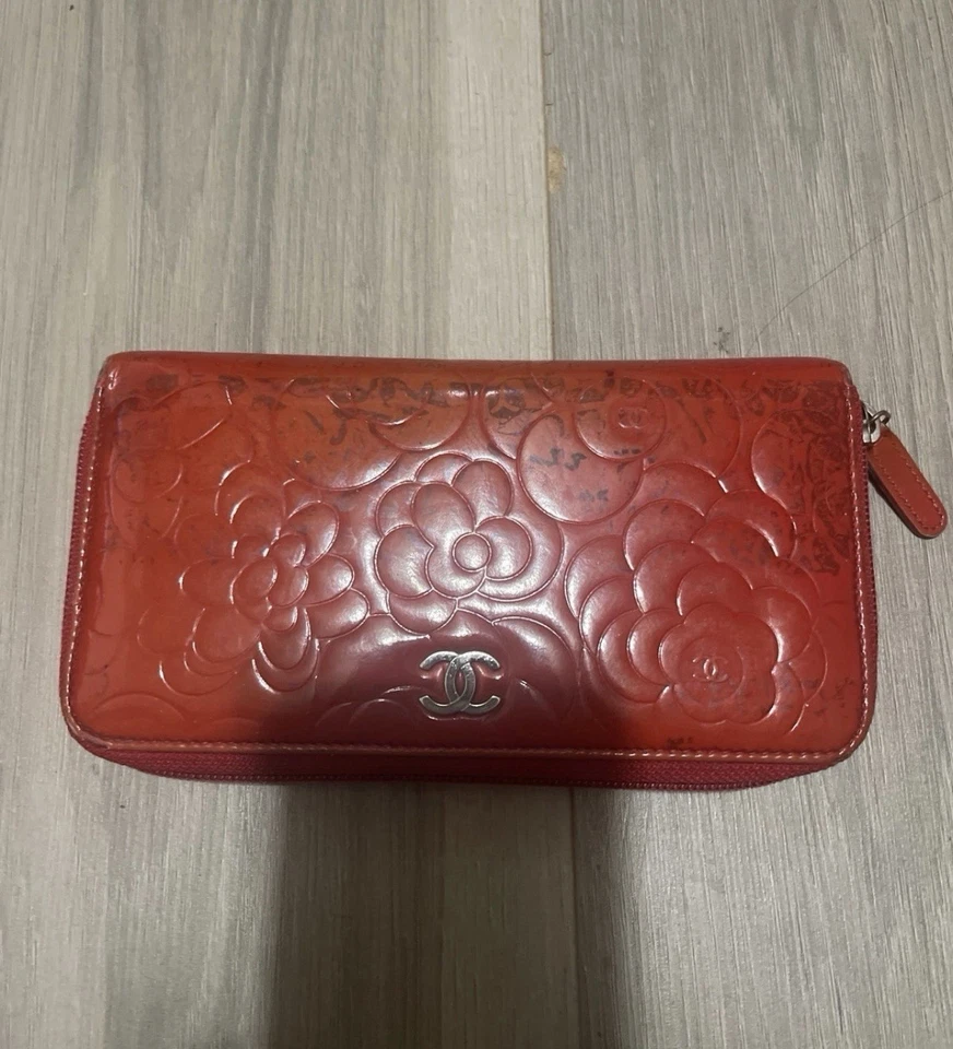 Cartera CHANEL Mateles Mediana Cremallera Alrededor Roja Acolchada Charol Foto 1 de 4