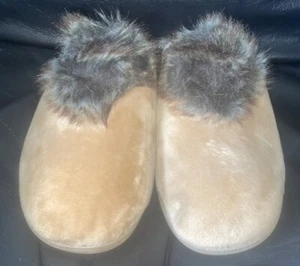 DAMEN GRÖßE UK 4 BEIGE PLÜSCH BOMMEL LEOPARDENMUSTER HAUSSCHUHE PFLASTERSTEINE - Bild 1 von 8