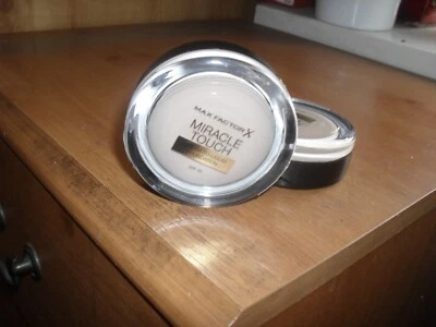 Max Factor Miracle Touch Skin Perfecting Foundation 11.5g - creamy ivory  040 - Image 1 of 3