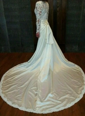 Vintage Michelangelo Bead & Lace Ivory Wedding Dress & Detachable Train Size 8 - Image 1 of 4
