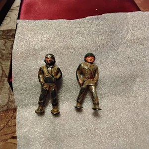 Vintage Manoil Bleispielzeug Soldaten - 1 Fallschirmjäger und 1 Soldat - Bild 1 von 2