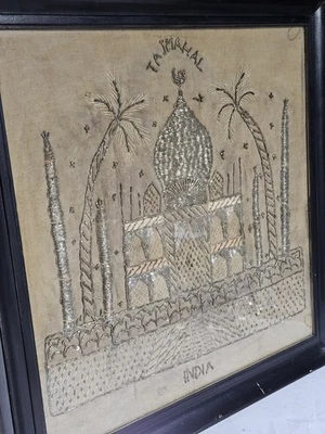Antiguo arte indio de aguja de terciopelo bordado a mano del siglo XIX 'Taj Mahal' Foto 1 de 4
