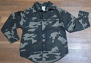 Faded Glory Boy’s Camo Button Up Flannel Size M  - Bild 1 von 5