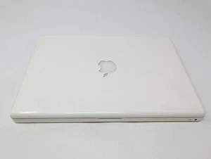 Apple MacBook A1181 13'' 2.0GHz / 320GB HDD / 1.25GB RAM + Sealed Apple Remote - Picture 1 of 10