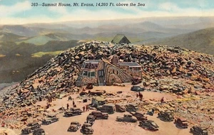  Mount Evans Summit Crest House Vtg Cars Scene Mt.Evans,CO Vtg 1940's Postcard  - Picture 1 of 2