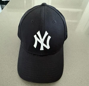 New York Yankees Baseball Hat Cap Mens Strap Back Black MLB Adjustable New Era - Picture 1 of 8