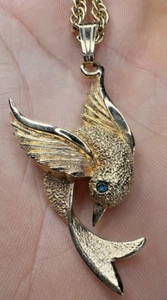 Collar Colgante Vintage SARAH COVENTRY Tono Dorado COLIBRÍ ¡Ojo Cristal Azul! - Imagen 1 de 4