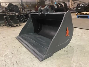 Mud / Batter Bucket 1000 mm wide suit 3 ton Excavator - Picture 1 of 9