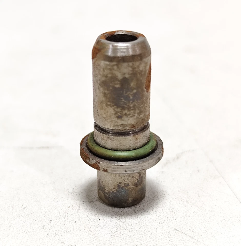 Guía de válvula de escape original Honda S90 CT90 NUEVO EN STOCK 1 pieza genuina P/N 12023-028-330 Foto 1 de 4