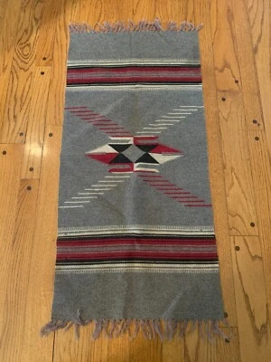Alfombra de lana vintage mexicano-nativa americana tejida a mano 37x18 para colgar en la pared Foto 1 de 3