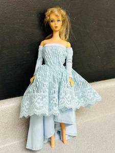 ÚNICO Vestido y Guantes Barbie Hecho a Mano con Cordones Azules - se adapta a Barbie y Francie De Colección - Imagen 1 de 6