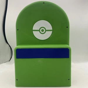 POKEMON CARRYING CASE PLAYSET GREEN HARD PLASTIC BACKPACK 2020 - Picture 1 of 9
