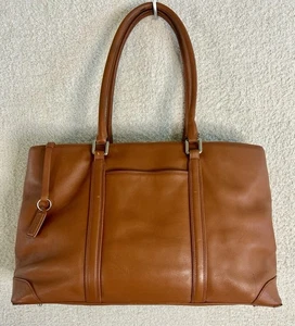Borsa Coach in pelle marrone chiaro 10,6" a tracolla usata - Foto 1 di 12