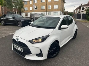 CHEAPEST TOYOTA YARIS 1.5 HYBRID AUTOMATIC 2024 , 16 K MILES , 1 OWNER . BARGAIN - Picture 1 of 10