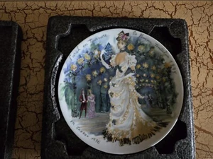 Limoges French Collectors Plate FR GANEAU 1976 SARAH en TOURNURE - Picture 1 of 6