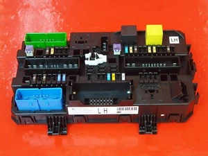 VAUXHALL ZAFIRA B REAR ELECTRIC CONTROL REC FUSE BOX LH 132682867 - Picture 1 of 1