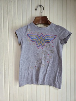 Camisa Mujer Maravilla Niñas Grande Gris DC Comics Superhéroe Camiseta Oro Estrellas Gráfico Foto 1 de 4
