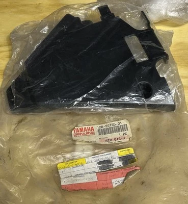 Tapa de cubierta lateral derecha Yamaha XS400 Seca 1982 12R-28185-01-00 BIN 1@G Foto 1 de 3