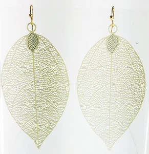 USA Charming Earring Chunky Fancy Lightweight Dangle Drop Leaf New Cream - Picture 1 of 2
