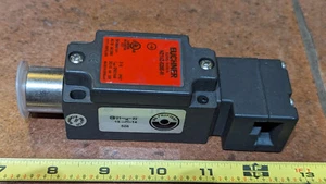 Euchner NZ1VZ-528E-M Safety Switch NNB - Picture 1 of 5