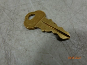 Motorola 2135 Universal Radio key PM1500 MSF5000 Syntor Quantar Cabinet Maxtrac - Picture 1 of 2