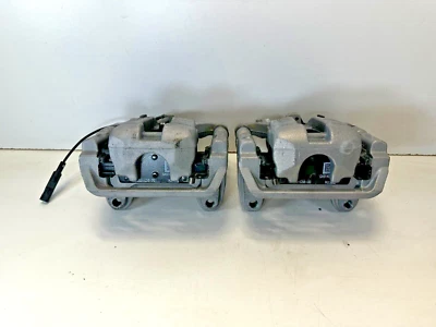 New Genuine 2021-2023 Cadillac Escalade Chevrolet Silverado Rear Caliper OEM - Image 1 of 4