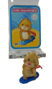 MR SQUIGGLES ZHU ZHU PETS MINI 3D ALTEZZA 4/5 CM + CARD  NUOVO SOLO SBUSTATO - Picture 1 of 2