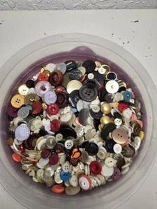 Vintage Buttons Bulk Lot Mixed Variety Shaped Sizes Shell Craft Sewing - Picture 1 of 9