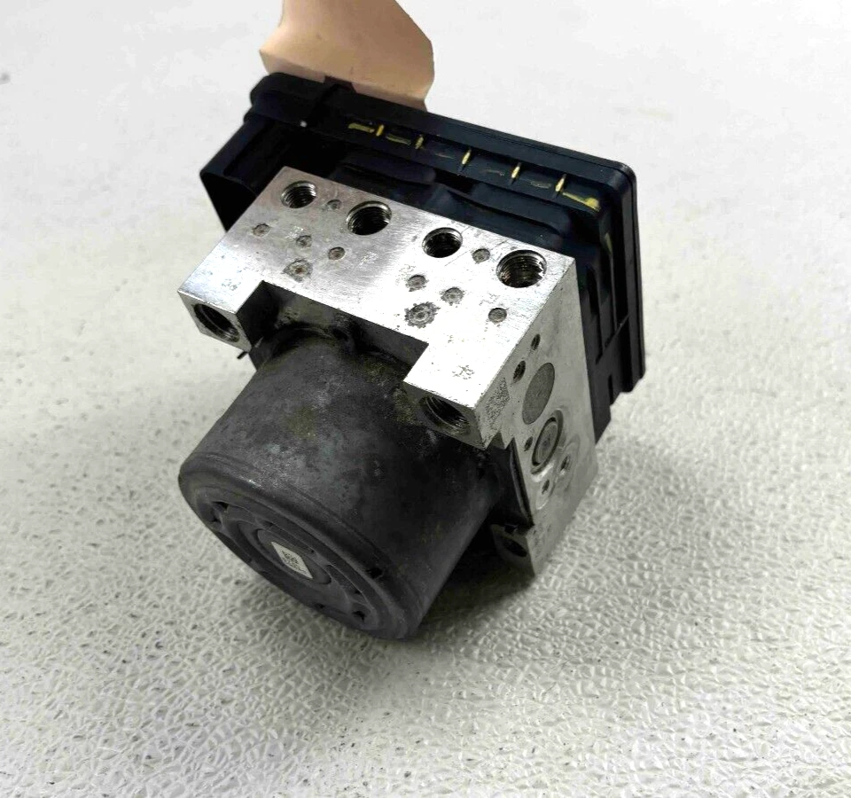 Módulo de bomba de freno ATS A/T 2014 2015 2016 ABS Cadillac 23122240 Foto 1 de 4