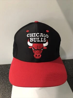 Chicago Bulls Hat Cap Snapback Black Red Mens 90s NBA Basketball Retro - Imagem 1 de 4