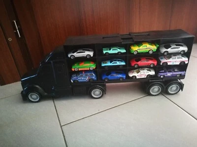 Camion Con 24 Macchinine - Immagine 1 di 2