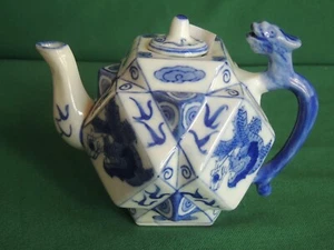 Tetera China De Colección Dragón Fuego Azul Blanco Forma Hexagonal Porcelana - Imagen 1 de 10