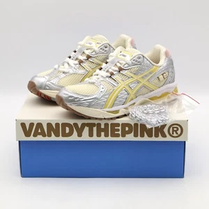 1203A865-752 VANDY THE PINK atmos Asics Gel-Nimbus 10.1 Ivory Pineapple (Hombre) - Imagen 1 de 11