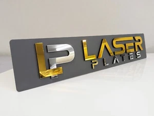4D / 3D Personalizado Logotipo Mostrar Placa Cubiertas Número Placa En la pista Ventas de Automóviles Sala de Exposición - Imagen 1 de 14