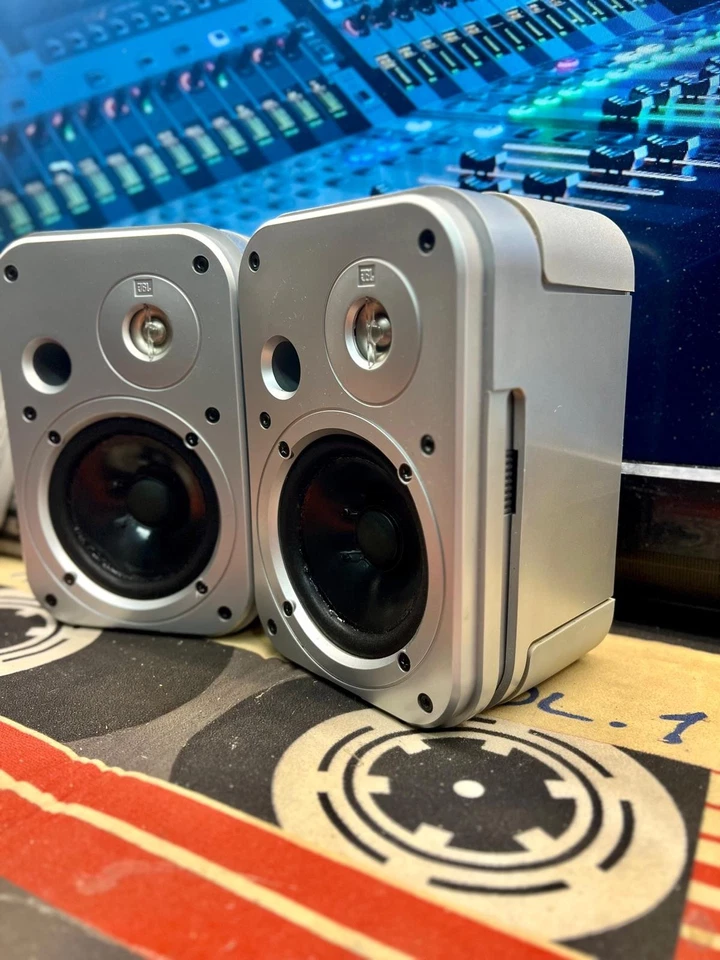 JBL 🌈 CONTROL ONE🌈 Coppia diffusori a due vie con woofer da 100 mm 4" Cromato - Immagine 1 di 4