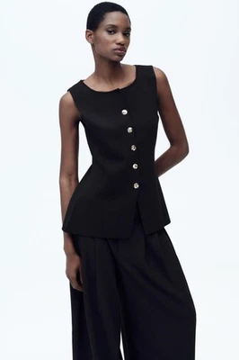 Blusa Zara de malha com botão dourado – Preta tamanho pequeno minimalista clássica chique nova com etiquetas - Imagem 1 de 4