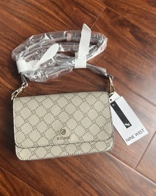 Nuevo con etiquetas Cartera Nine West Bandolera Cartera con bloqueo en una cuerda Logo Foto 1 de 4