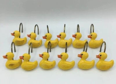 Juego de 12 ganchos de cortina de ducha de goma Ducky Yellow Ducks In A Row Foto 1 de 4