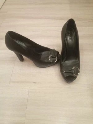 Zapatos de salón Gucci negros de cuero con puntera abierta 37,5 EU  Foto 1 de 4