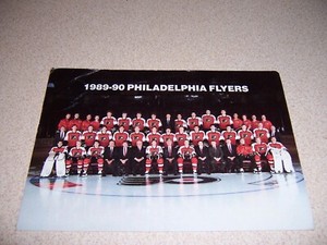 1989-90 PHILADELPHIA FLYERS HOCKEY TEAM PHOTO VTG POSTCARD